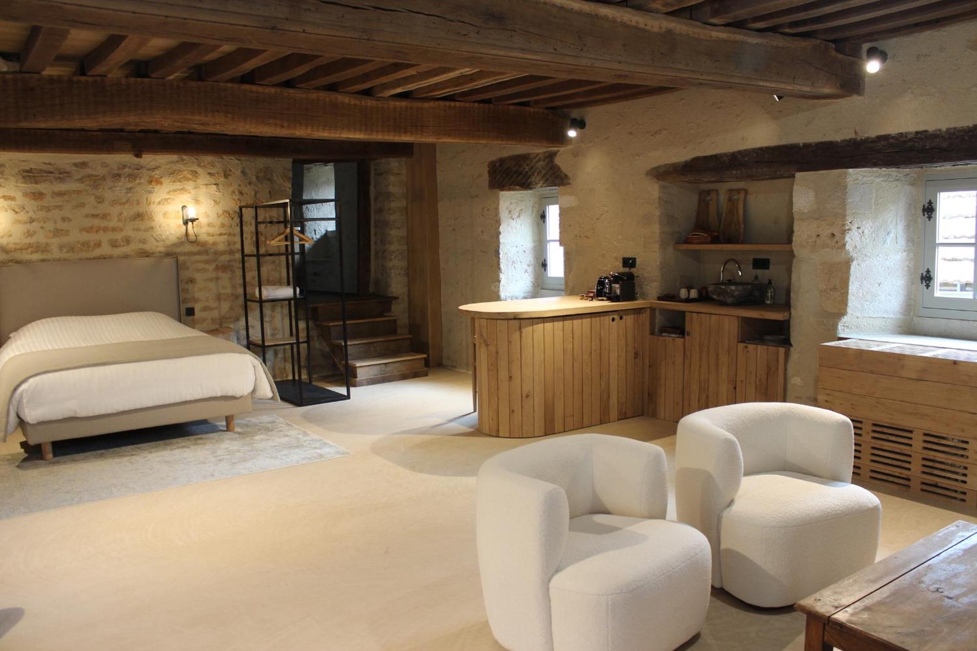 Chateauneuf Suites Экстерьер фото