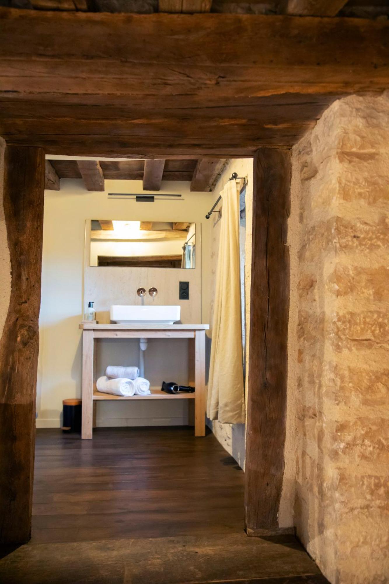 Chateauneuf Suites Экстерьер фото