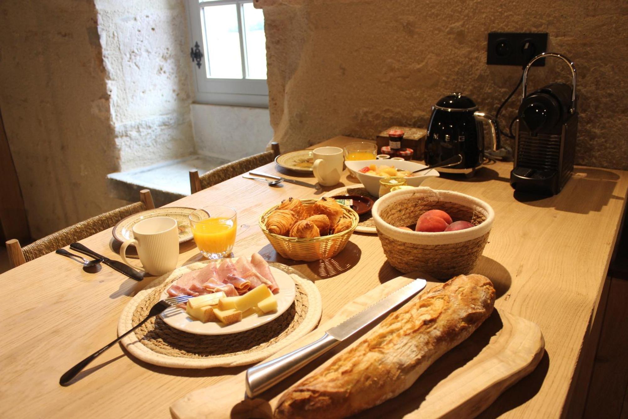 Chateauneuf Suites Экстерьер фото