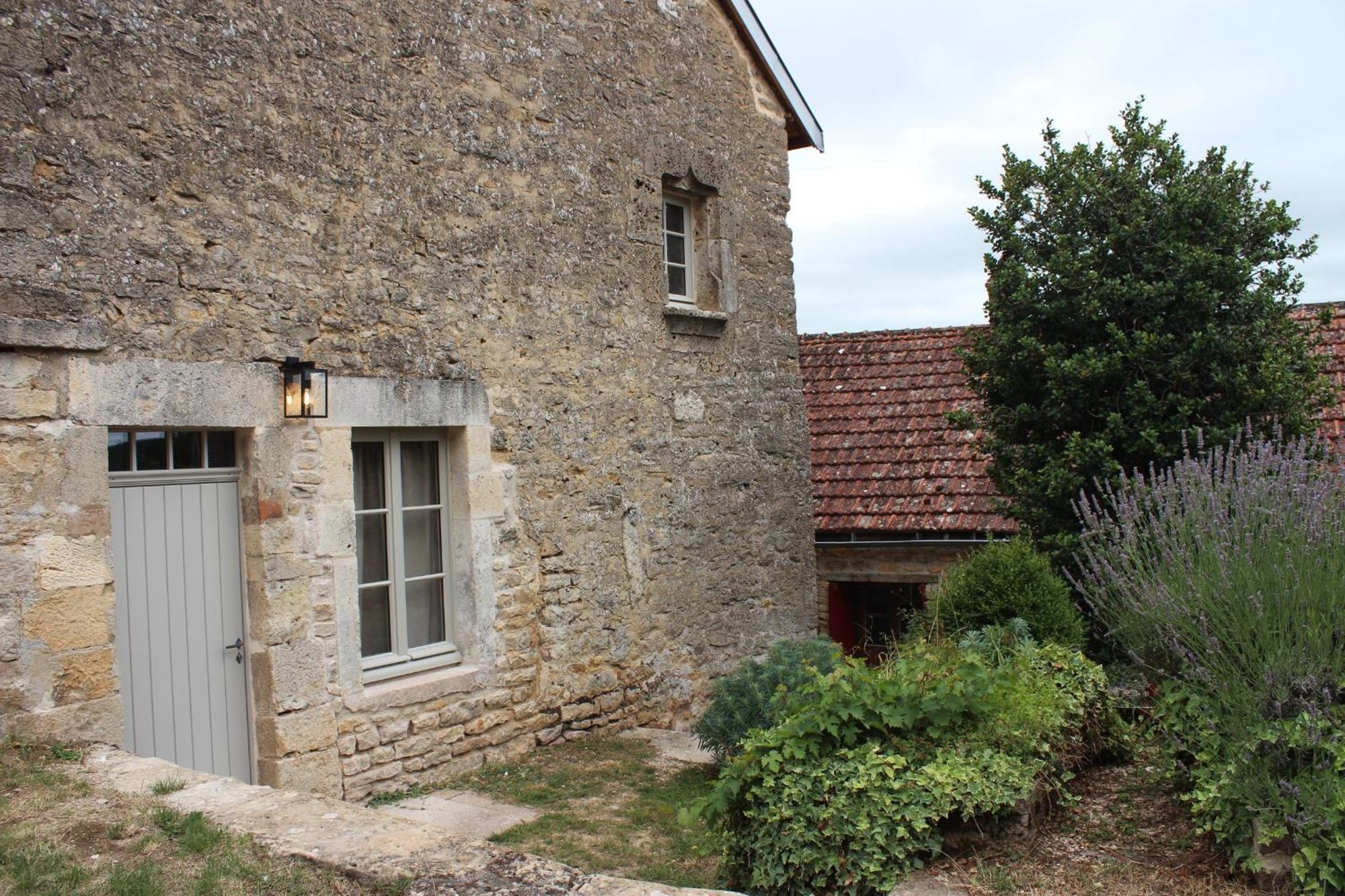 Chateauneuf Suites Экстерьер фото