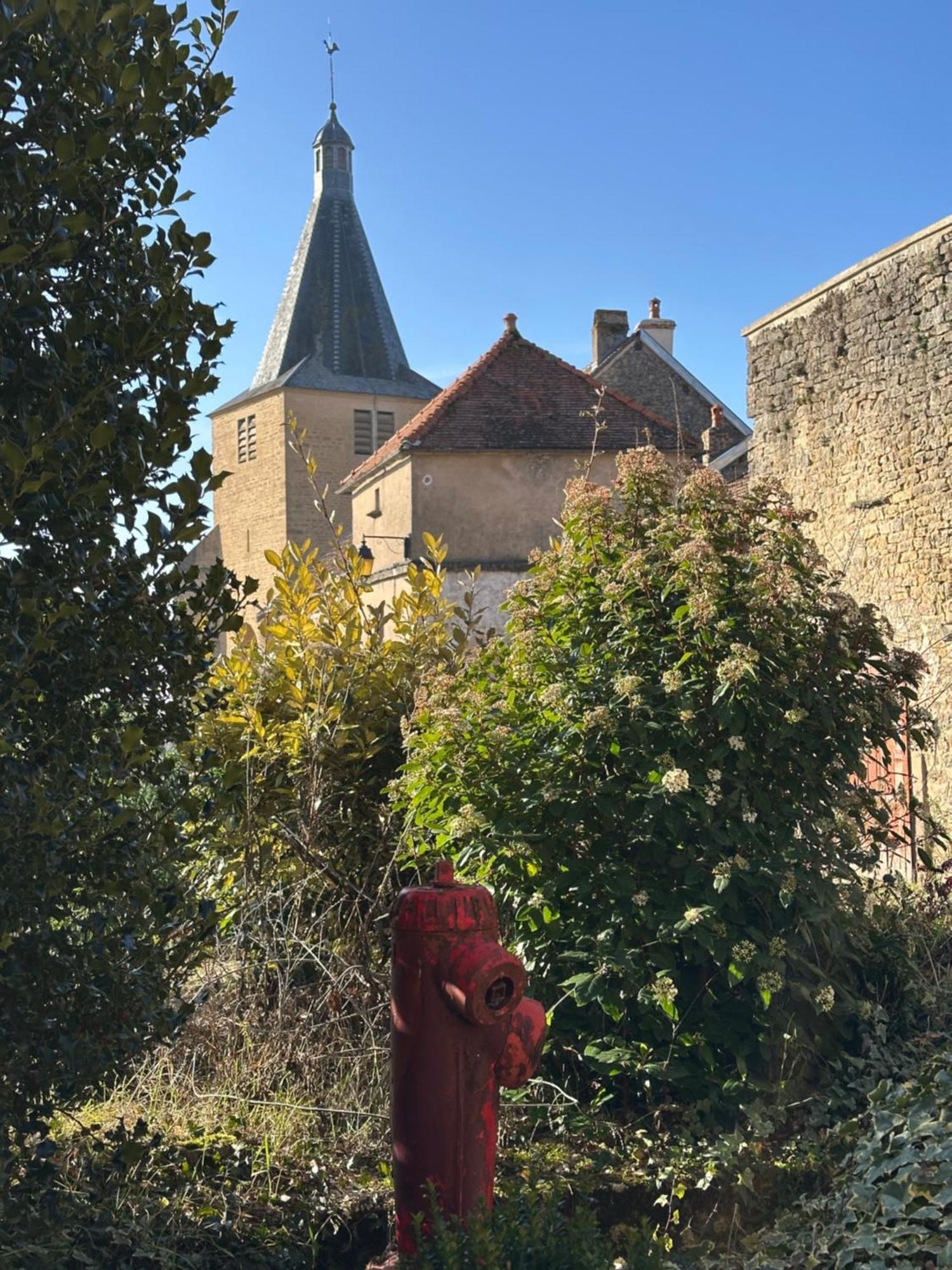 Chateauneuf Suites Экстерьер фото