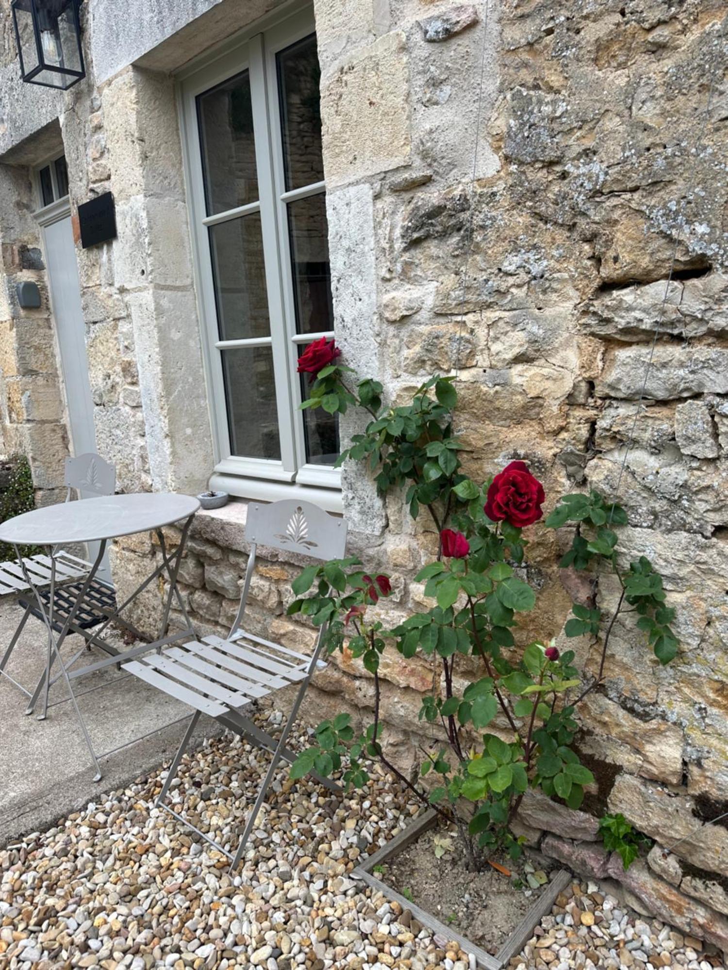 Chateauneuf Suites Экстерьер фото